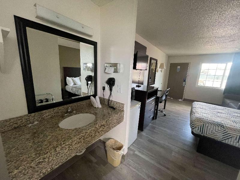 Rodeway Inn & Suites Hermiston image