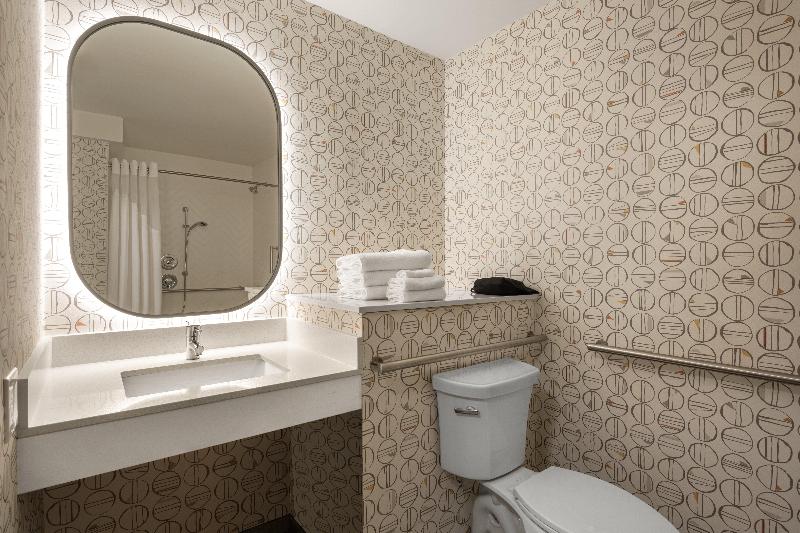 Holiday Inn Ontario By IHG image