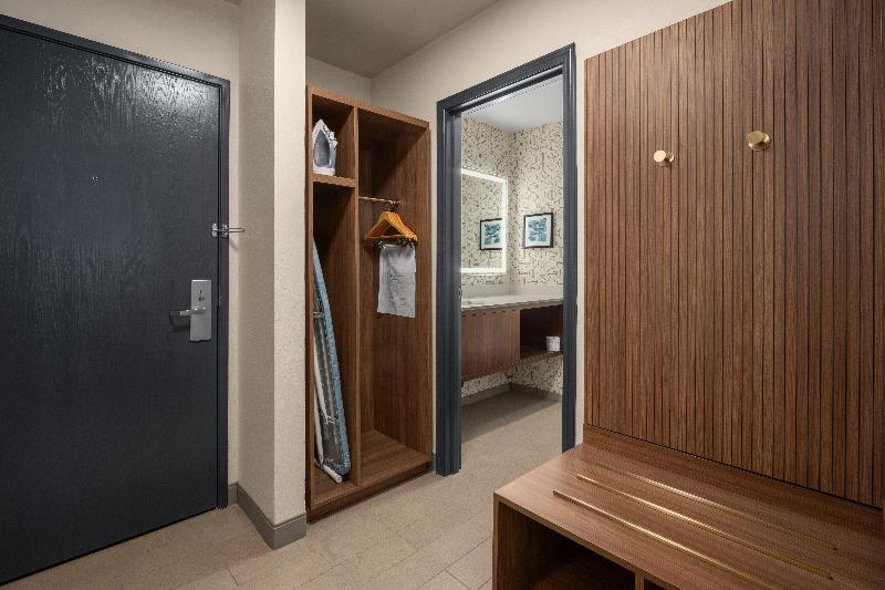 Holiday Inn Ontario By IHG image