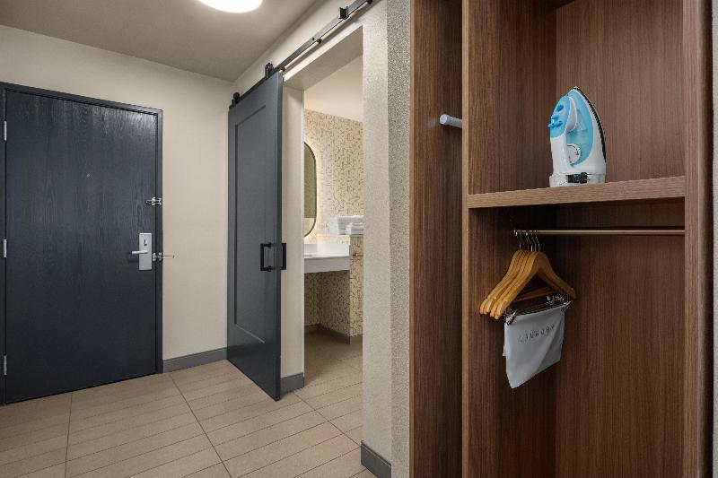 Holiday Inn Ontario By IHG image