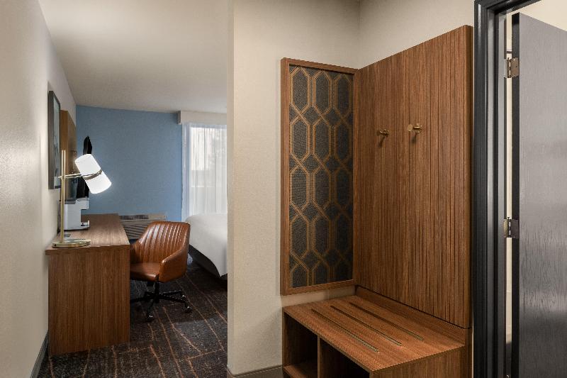 Holiday Inn Ontario By IHG image