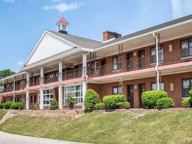 Econo Lodge East image