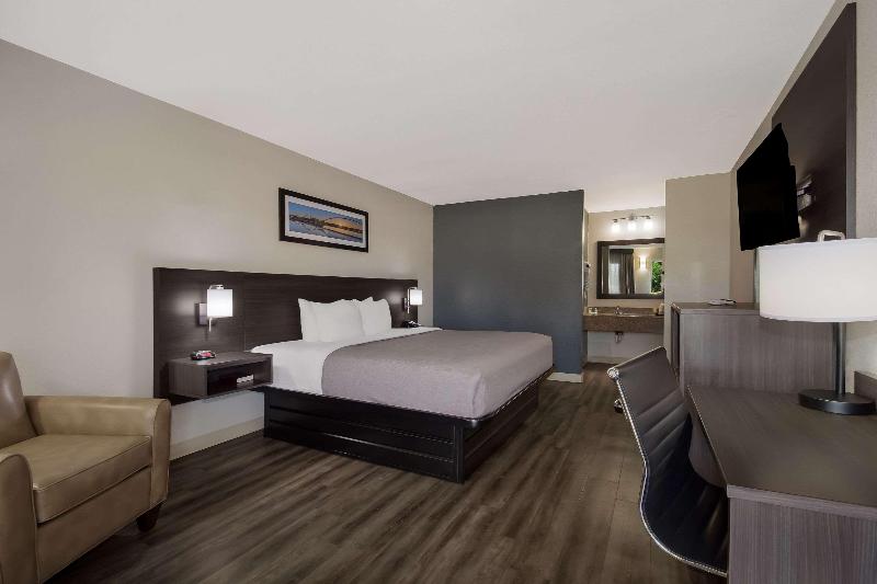 Quality Inn Coliseum image