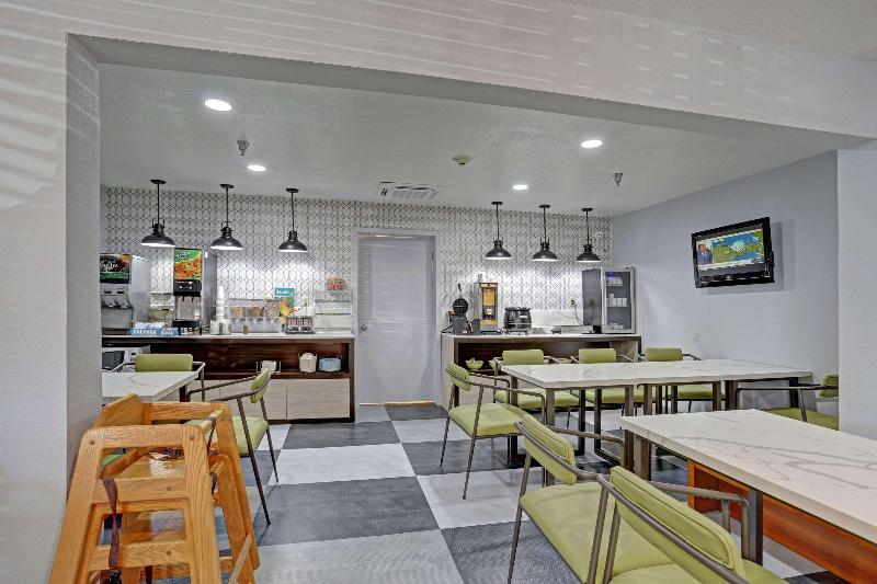 Quality Inn Pierre-Fort Pierre image