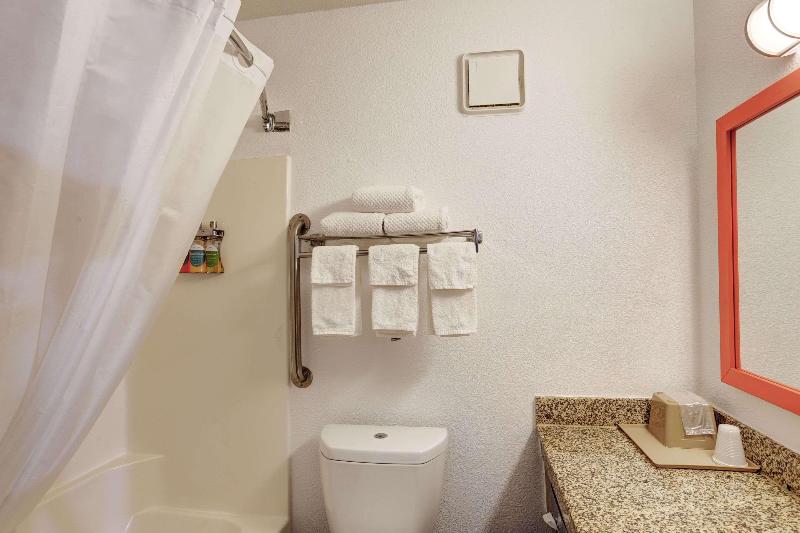 Quality Inn Pierre-Fort Pierre image