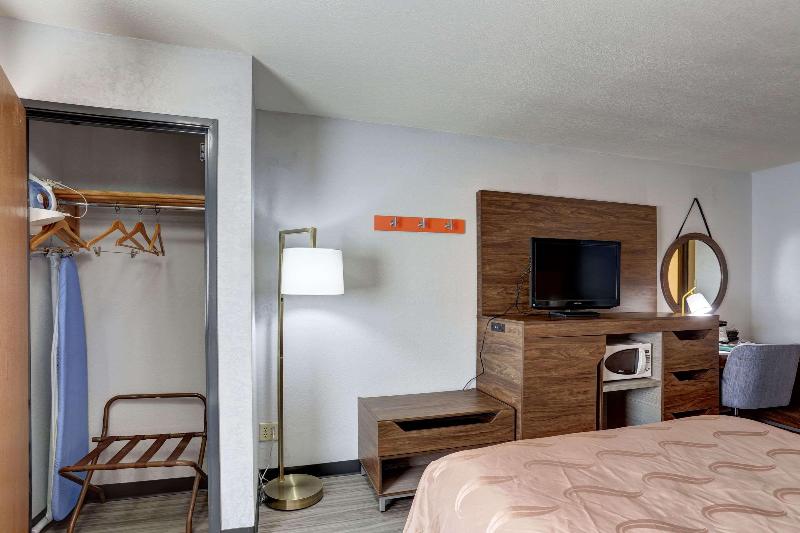 Quality Inn Pierre-Fort Pierre image