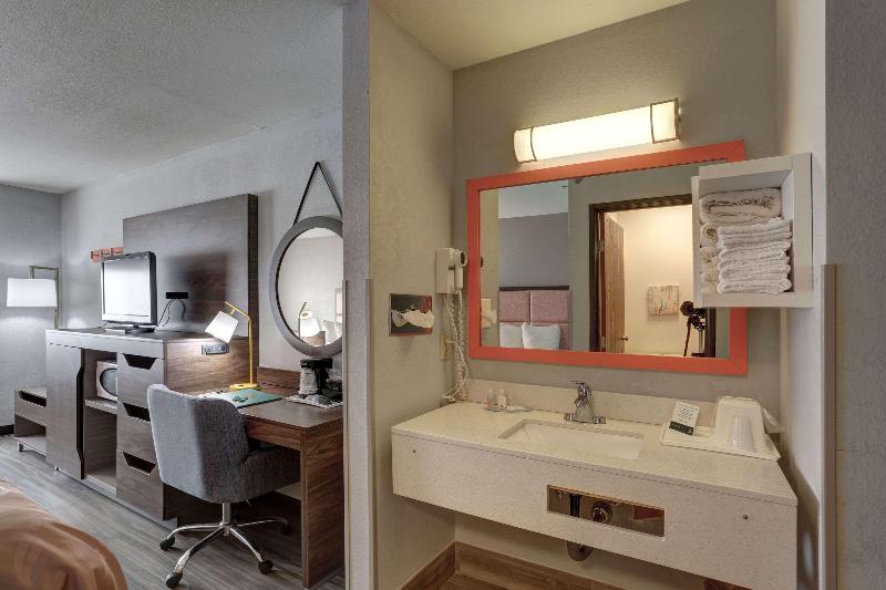 Quality Inn Pierre-Fort Pierre image