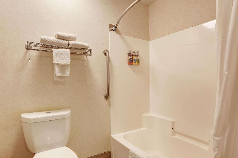 Quality Inn Pierre-Fort Pierre image