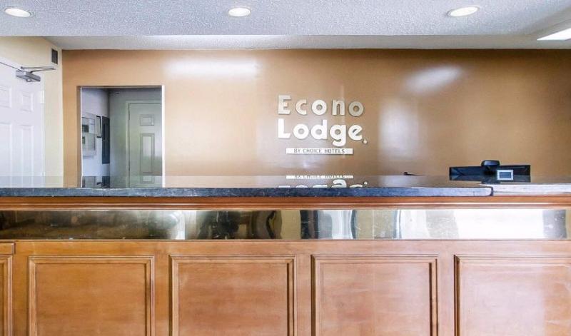 ECONO LODGE  INN AND SUITES