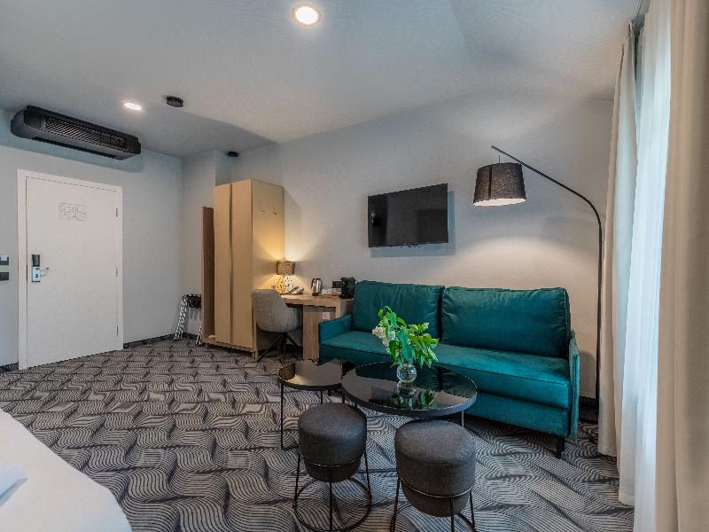 CITY HOTELS - ALGIRDAS image