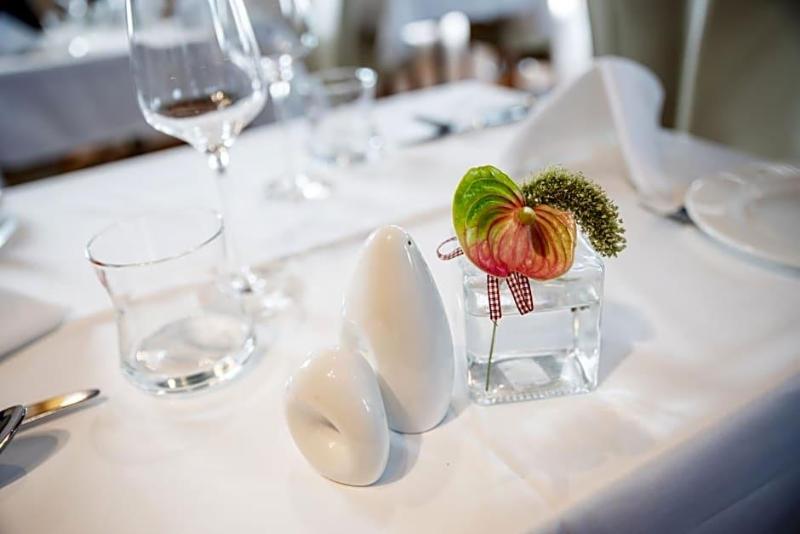 Restaurant & Design Hotel Noem Arch image