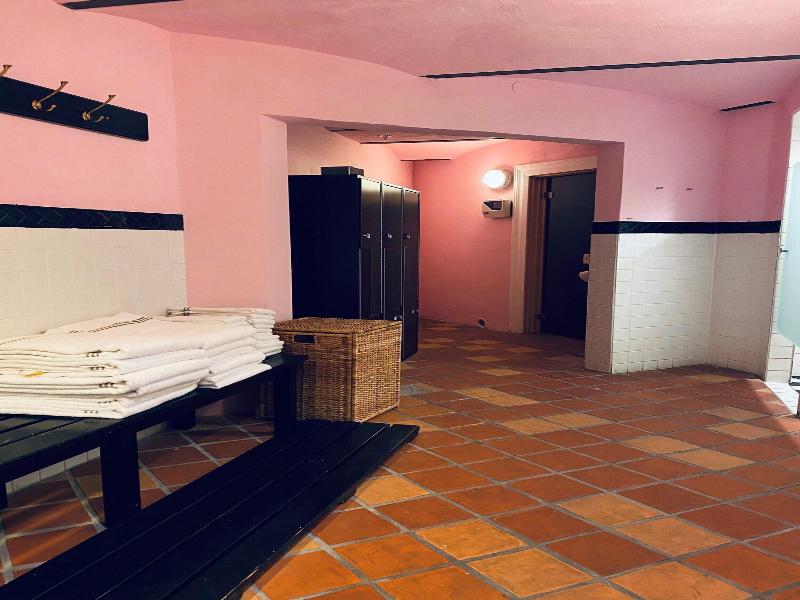 MJ'S Hotel image