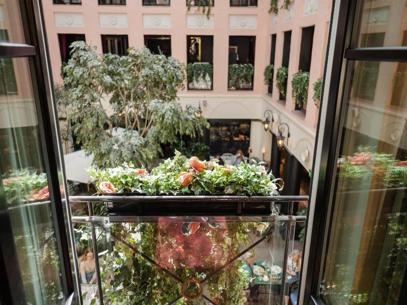 MJ'S Hotel image