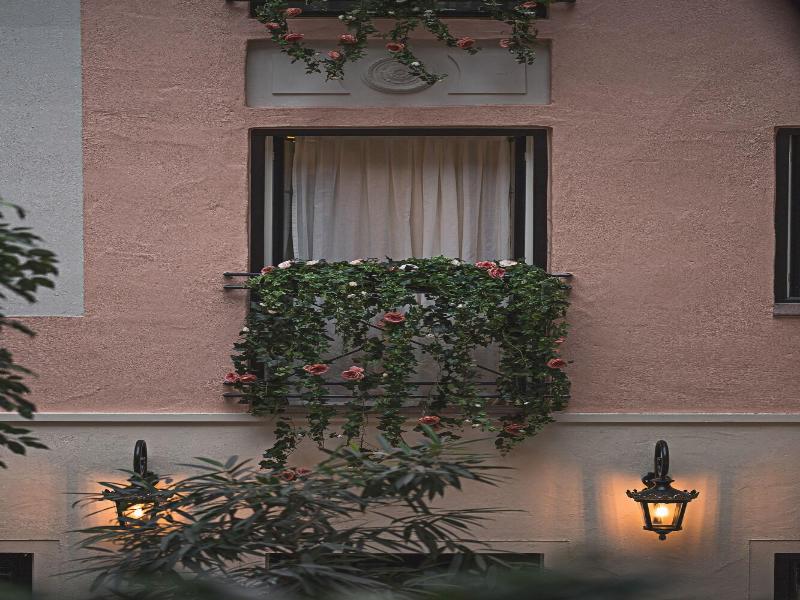 MJ'S Hotel image