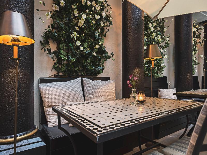 MJ'S Hotel image