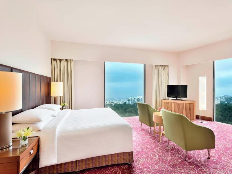 Deluxe Room (1 King Bed)