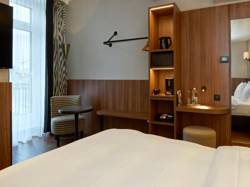 Central Plaza Hotel image