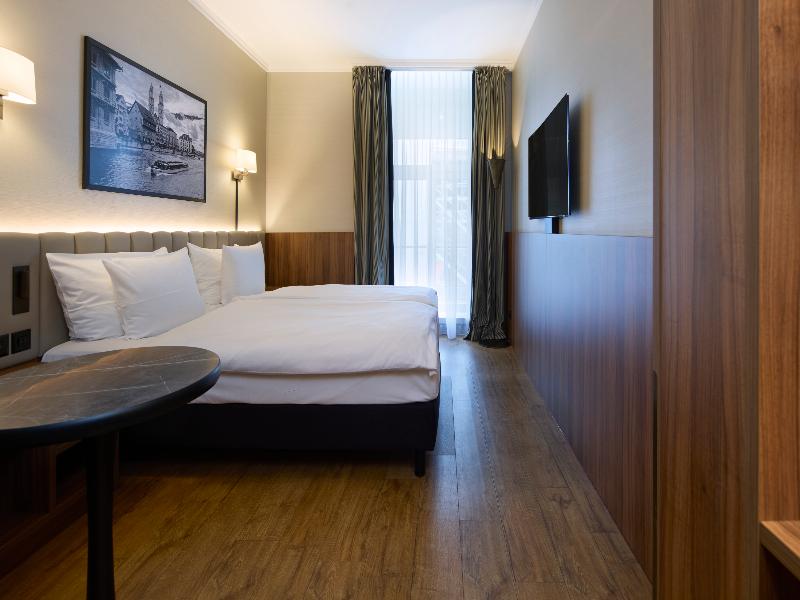 Central Plaza Hotel image