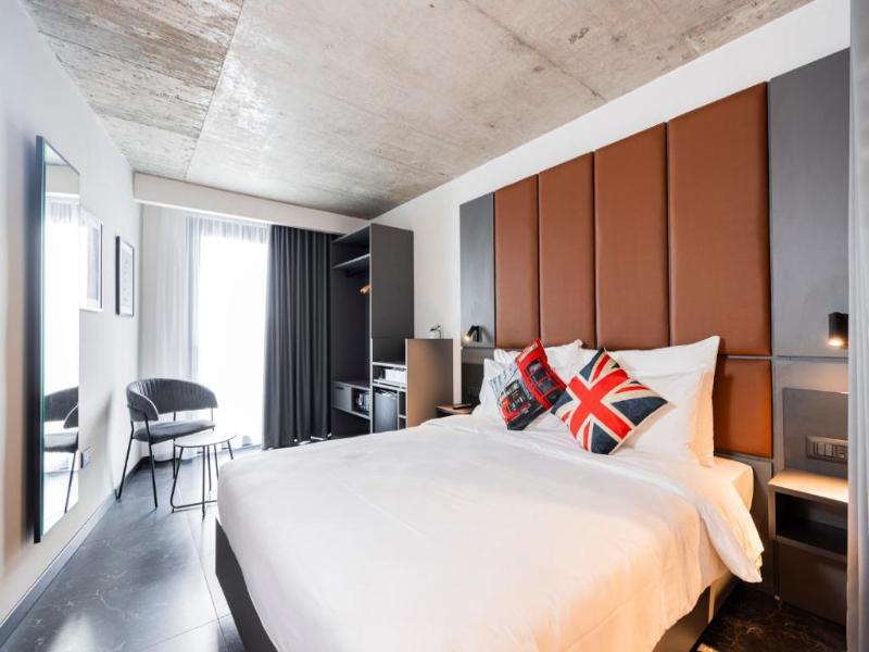 The Londoner Hotel St. Julians image