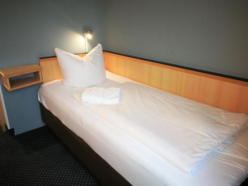 Hotel Near By image