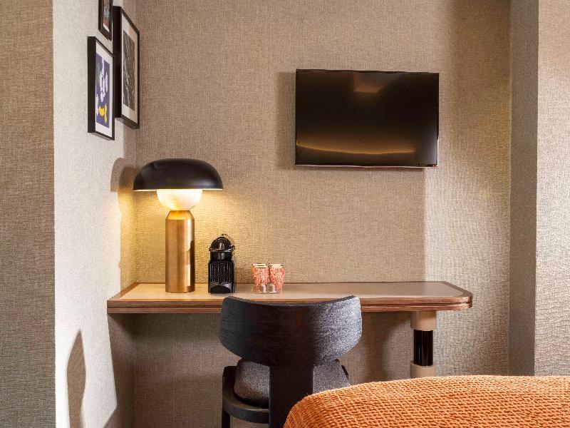 Hotel D image