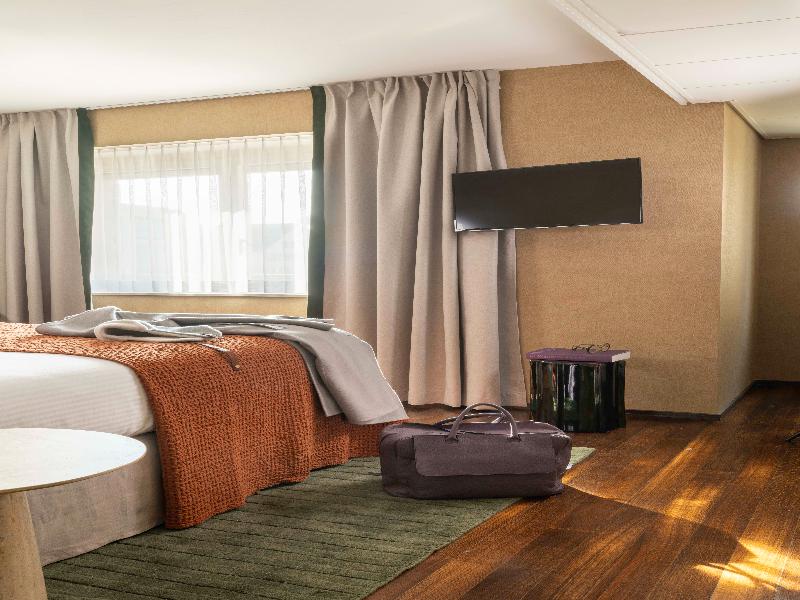 Hotel D image