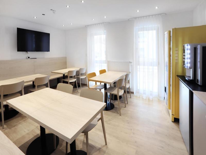 Adina Apartment Hotel Berlin Checkpoint Charlie image