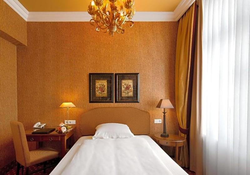 Hotel City House image