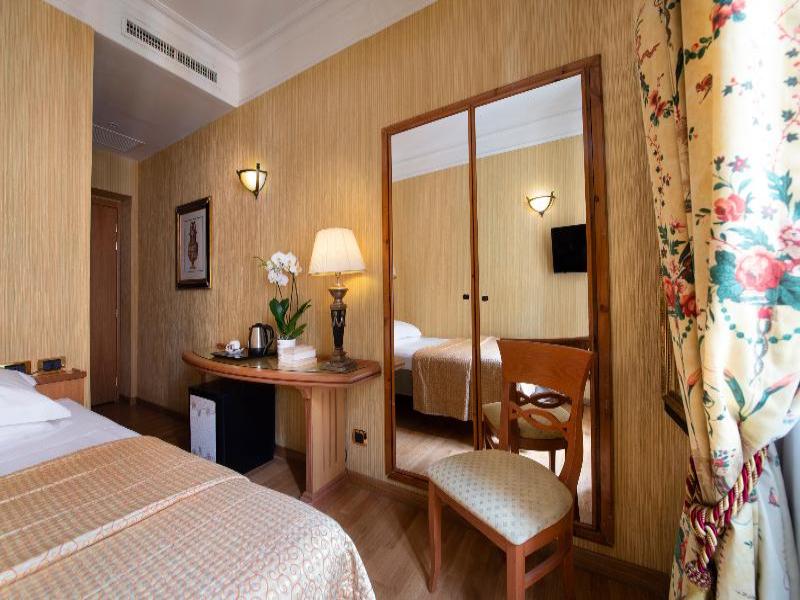 Hotel Cecil image