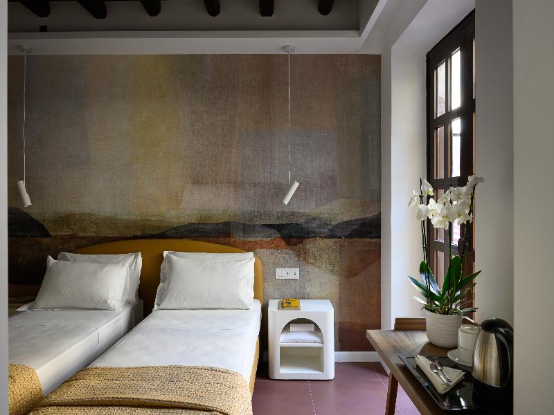 Hotel Cecil image