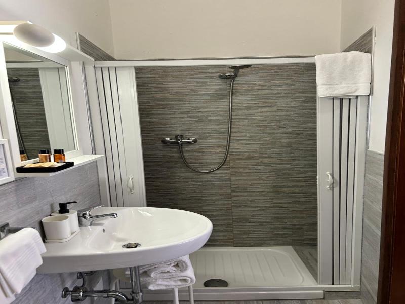 Hotel Cecile image