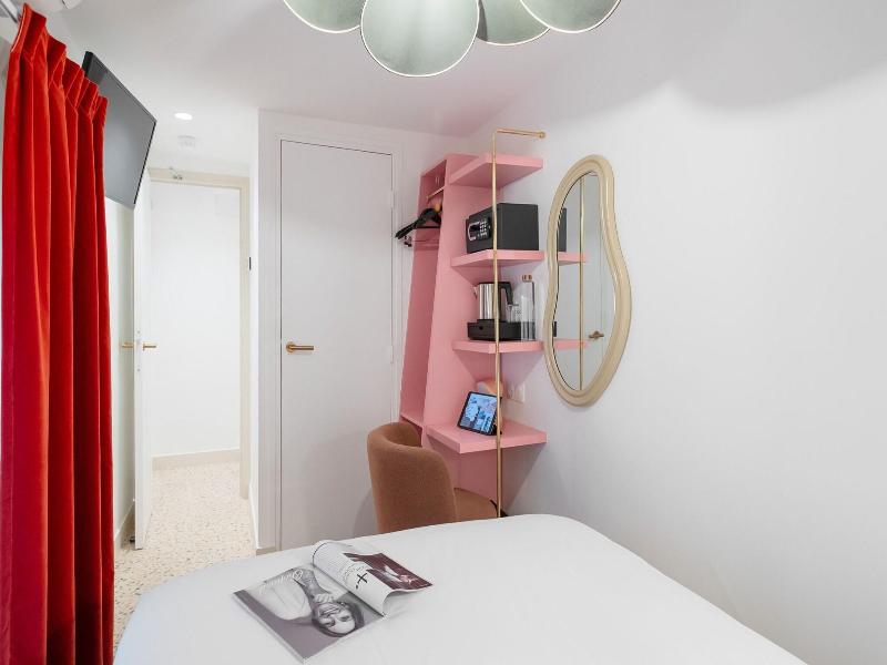 Trendy Canettes Hotel image