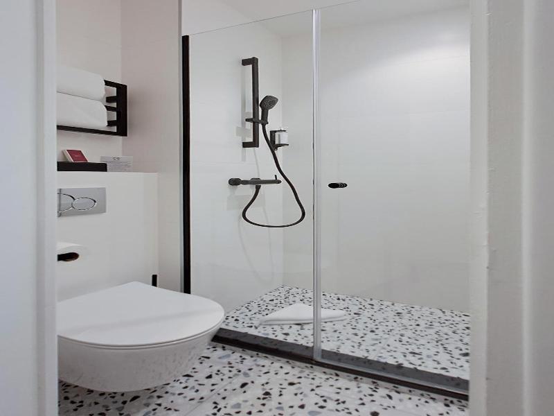 Trendy Canettes Hotel image