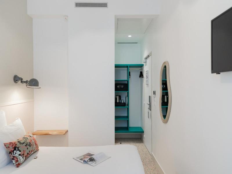 Trendy Canettes Hotel image