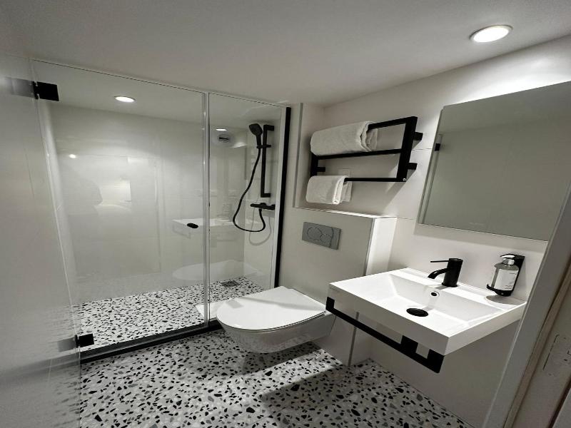 Trendy Canettes Hotel image