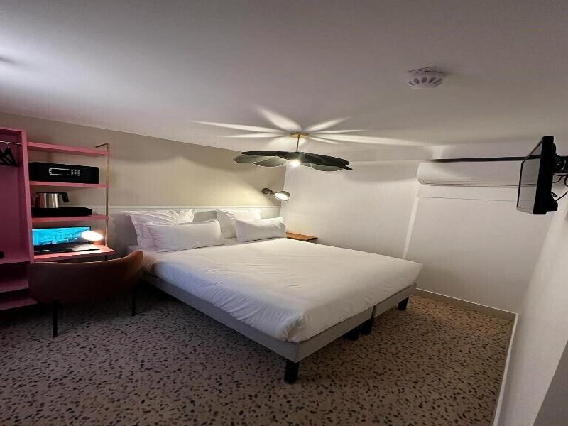Trendy Canettes Hotel image
