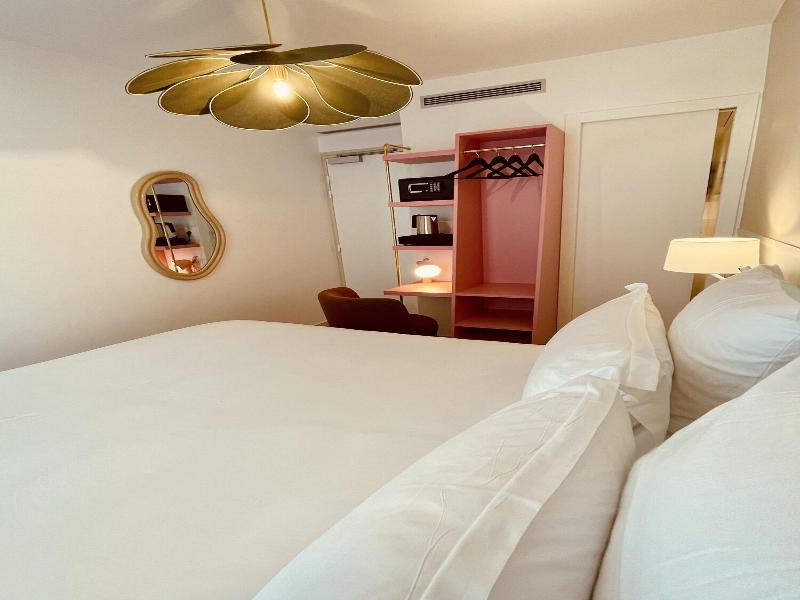 Trendy Canettes Hotel image