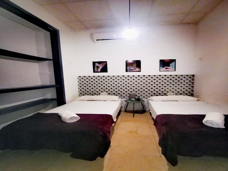 Feel Hostel City Center Malaga image