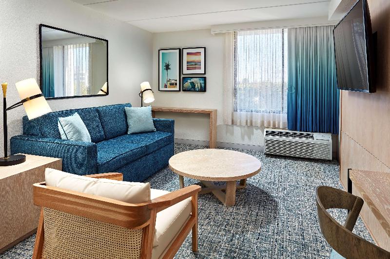 Hotel MdR Marina del Rey - a DoubleTree by Hilton image