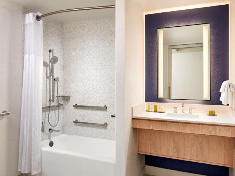 Hotel MdR Marina del Rey - a DoubleTree by Hilton image