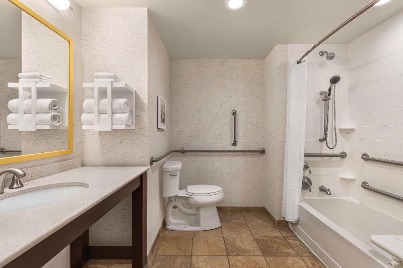 Hampton Inn & Suites Pittsburgh/Waterfront-West Ho image