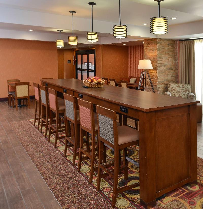 Hampton Inn Ottumwa — photo 12