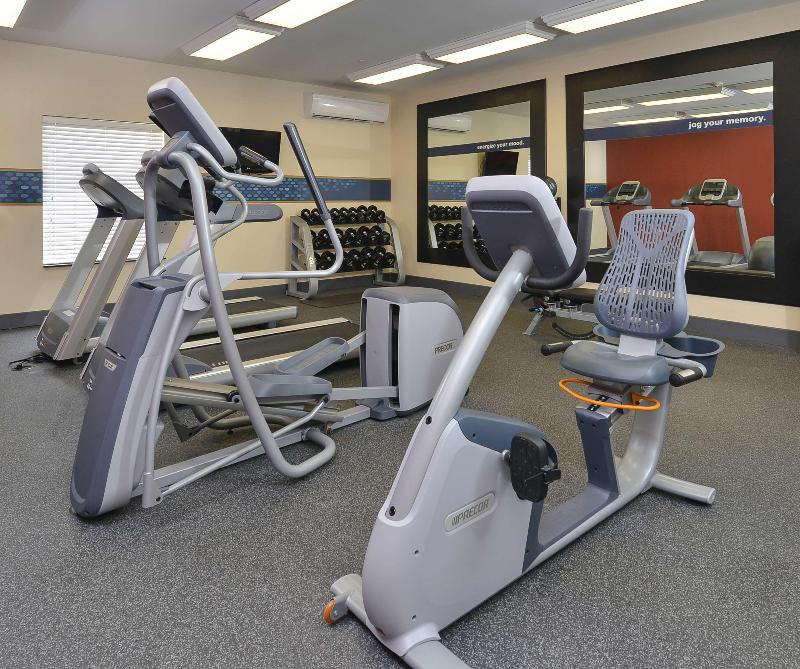 Hampton Inn Ottumwa — photo 43