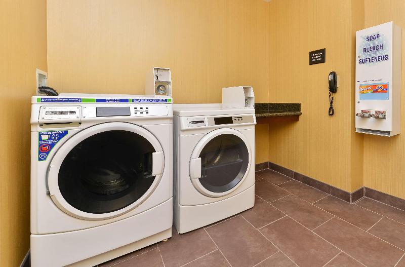 Hampton Inn Ottumwa — photo 30