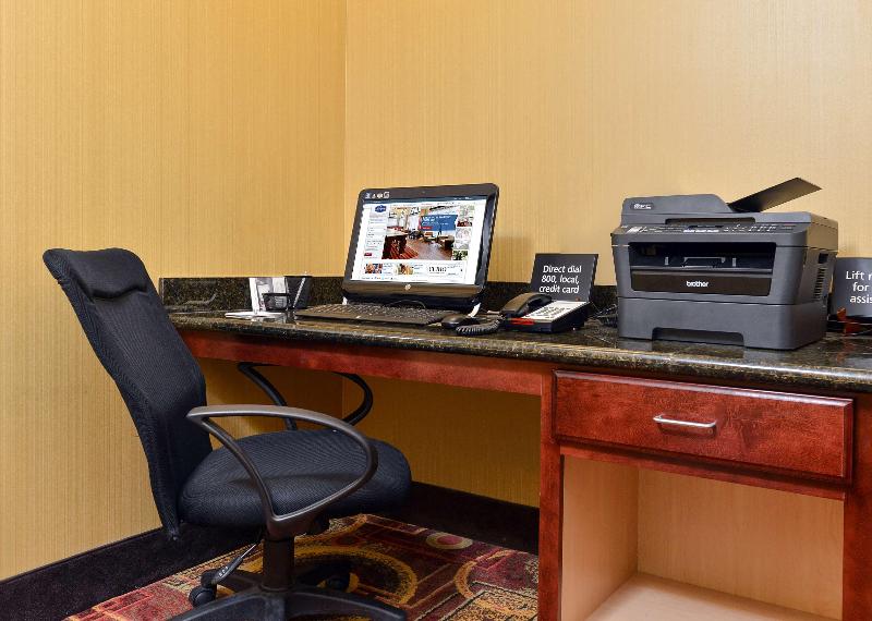Hampton Inn Ottumwa — photo 47