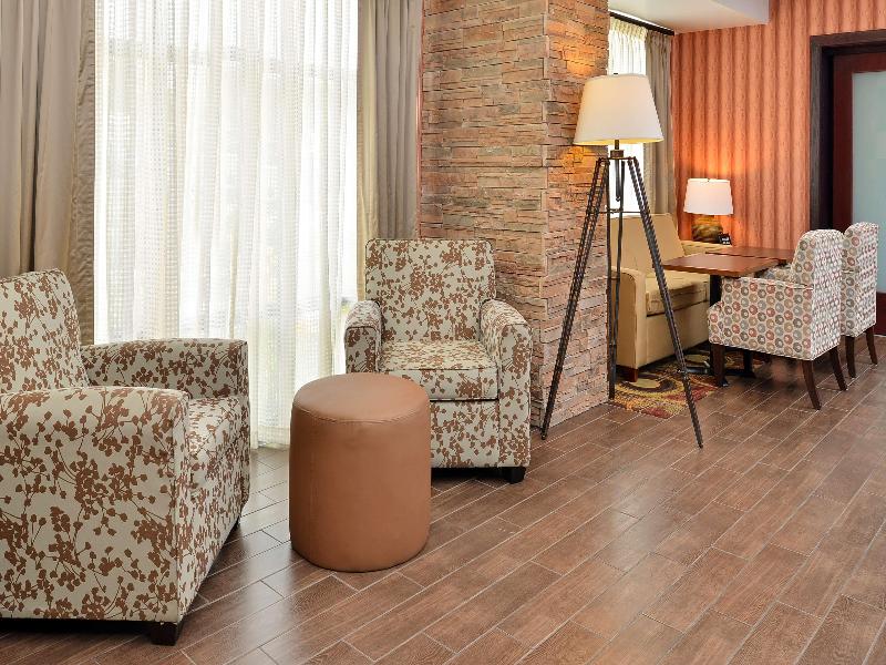 Hampton Inn Ottumwa image