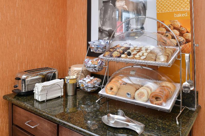 Hampton Inn Ottumwa — photo 9