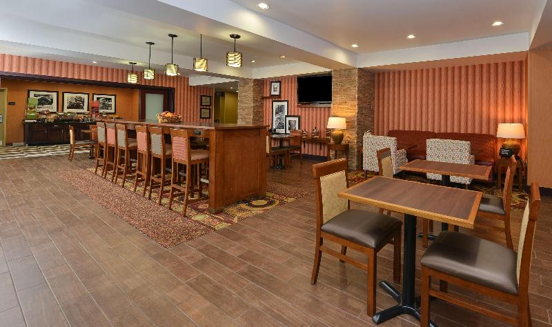 Hampton Inn Ottumwa — photo 34