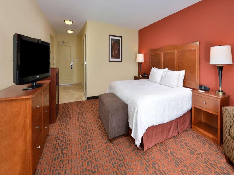 Hampton Inn Ottumwa image
