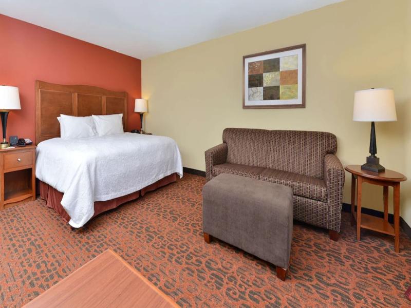 Hampton Inn Ottumwa image
